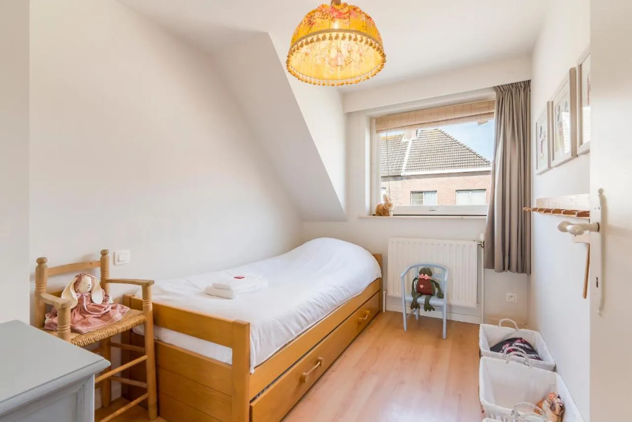 Spacious, Warm And Updated Home W Parking & Garden Bredene Apartment