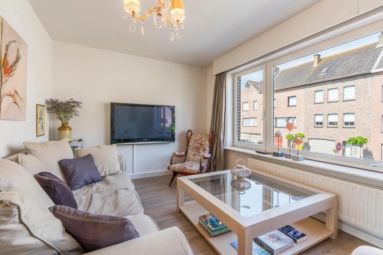 Spacious, Warm And Updated Home W Parking & Garden Bredene
