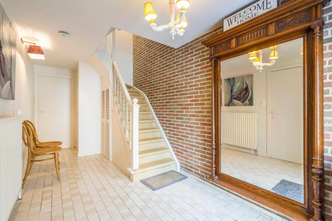 Apartment Spacious, Warm And Updated Home W Parking & Garden Bredene