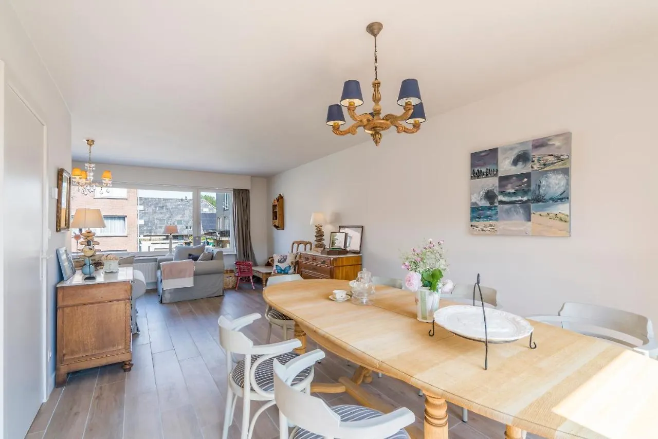 Apartment Spacious, Warm And Updated Home W Parking & Garden Bredene