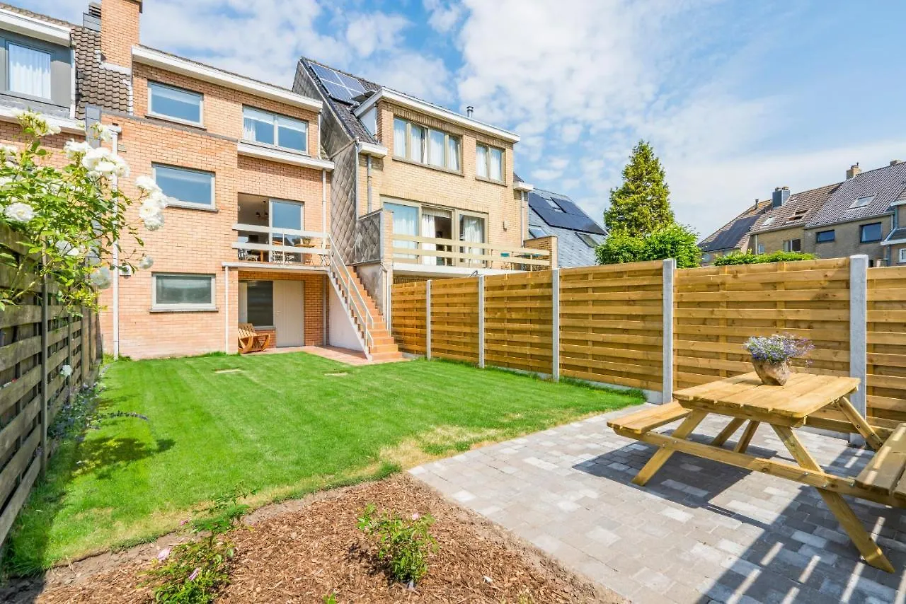 Spacious, Warm And Updated Home W Parking & Garden Bredene Apartment