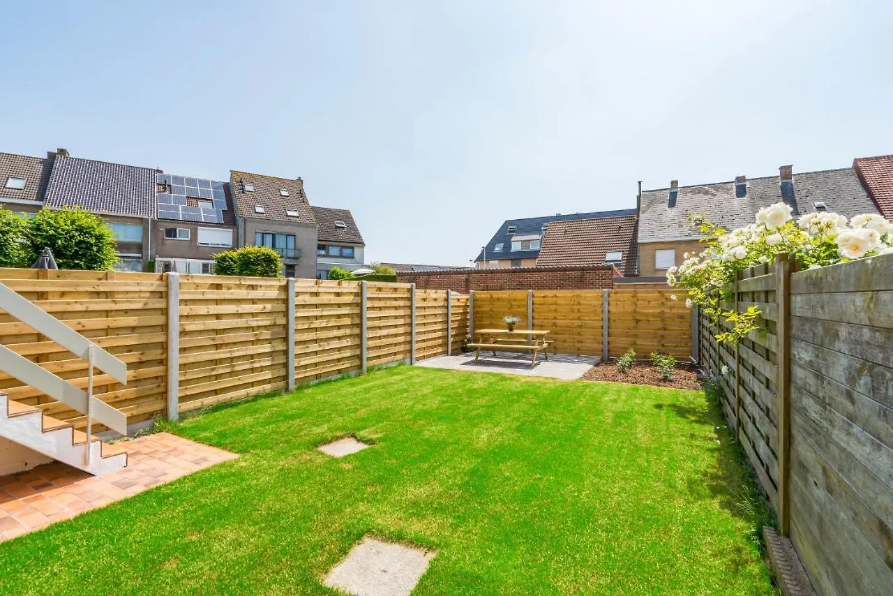 Apartment Spacious, Warm And Updated Home W Parking & Garden Bredene Belgium