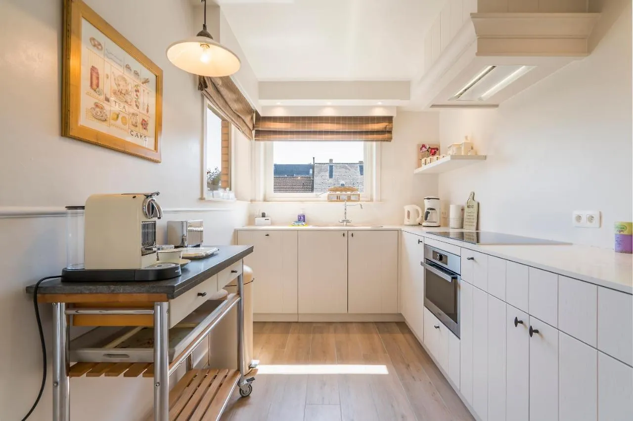 Spacious, Warm And Updated Home W Parking & Garden Bredene