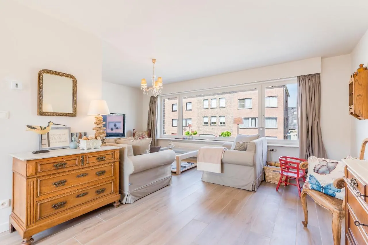 Apartment Spacious, Warm And Updated Home W Parking & Garden Bredene